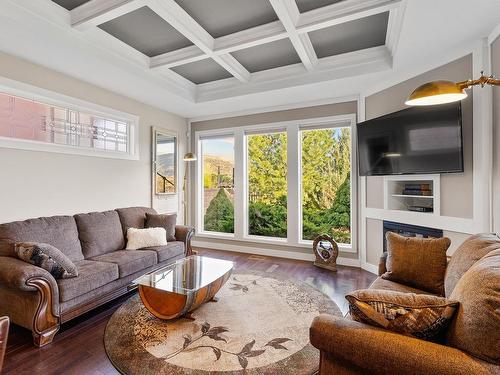 9-1900 Irongate Place, Kamloops, BC - Indoor Photo Showing Living Room