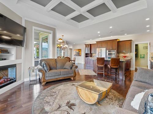 9-1900 Irongate Place, Kamloops, BC - Indoor Photo Showing Living Room