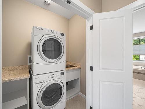 9-1900 Irongate Place, Kamloops, BC - Indoor Photo Showing Laundry Room