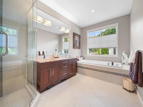 9-1900 Irongate Place, Kamloops, BC - Indoor Photo Showing Bathroom