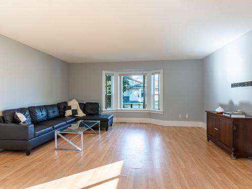 23-2714 Tranquille Rd, Kamloops, BC - Indoor Photo Showing Living Room