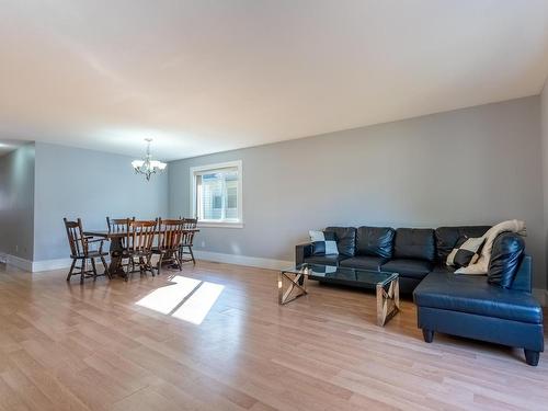 23-2714 Tranquille Rd, Kamloops, BC - Indoor Photo Showing Living Room