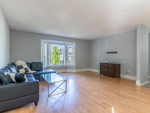 23-2714 Tranquille Rd, Kamloops, BC - Indoor Photo Showing Living Room