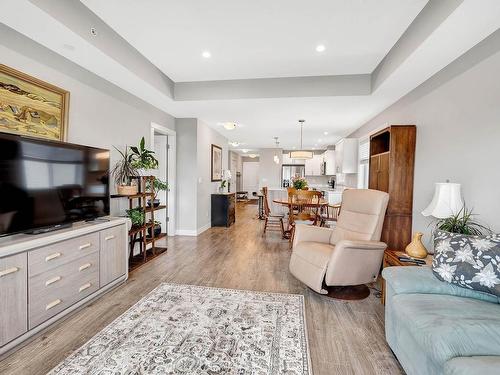 113-8800 Dallas Drive, Kamloops, BC - Indoor Photo Showing Living Room