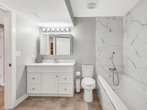 113-8800 Dallas Drive, Kamloops, BC - Indoor Photo Showing Bathroom