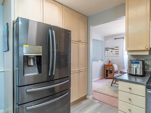 1955 Parkcrest Ave, Kamloops, BC - Indoor Photo Showing Kitchen