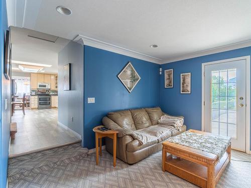 1955 Parkcrest Ave, Kamloops, BC - Indoor Photo Showing Living Room