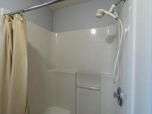 1955 Parkcrest Ave, Kamloops, BC - Indoor Photo Showing Bathroom