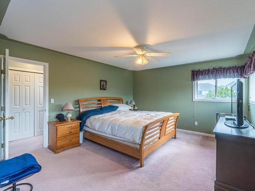 1955 Parkcrest Ave, Kamloops, BC - Indoor Photo Showing Bedroom