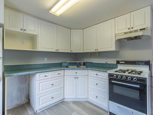 1955 Parkcrest Ave, Kamloops, BC - Indoor Photo Showing Kitchen