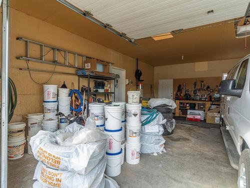 1955 Parkcrest Ave, Kamloops, BC - Indoor Photo Showing Garage