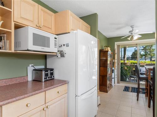 101-700 Island Hwy South, Campbell River, BC - Indoor Photo Showing Kitchen