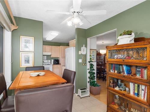 101-700 Island Hwy South, Campbell River, BC - Indoor Photo Showing Dining Room