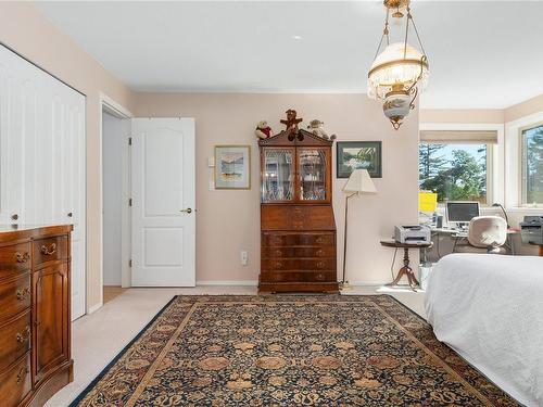 101-700 Island Hwy South, Campbell River, BC - Indoor Photo Showing Bedroom