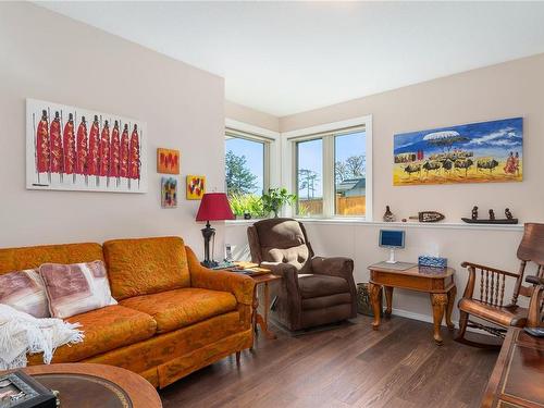 101-700 Island Hwy South, Campbell River, BC - Indoor Photo Showing Living Room