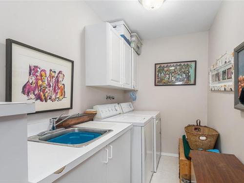 101-700 Island Hwy South, Campbell River, BC - Indoor Photo Showing Laundry Room