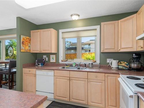 101-700 Island Hwy South, Campbell River, BC - Indoor Photo Showing Kitchen With Double Sink