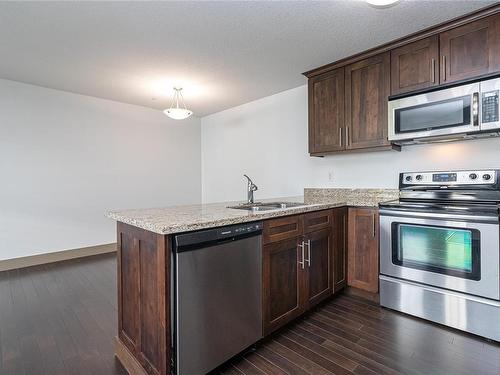 202-257 Moilliet St South, Parksville, BC - Indoor Photo Showing Kitchen With Double Sink