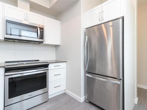 501-868 Orono Ave, Langford, BC - Indoor Photo Showing Kitchen With Stainless Steel Kitchen