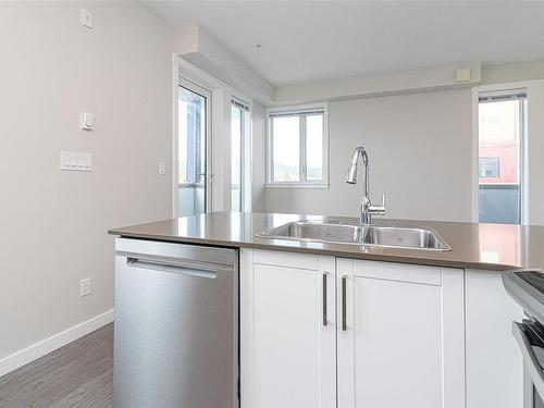 501-868 Orono Ave, Langford, BC - Indoor Photo Showing Kitchen With Double Sink