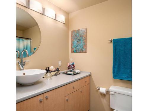 302-1030 Yates St, Victoria, BC - Indoor Photo Showing Bathroom