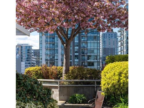 302-1030 Yates St, Victoria, BC - Outdoor With Facade