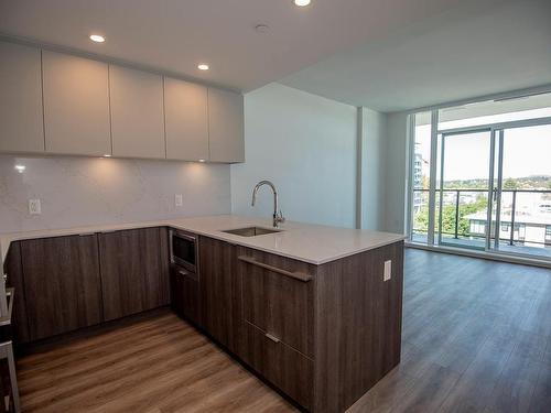 804-1100 Yates St, Victoria, BC - Indoor Photo Showing Kitchen