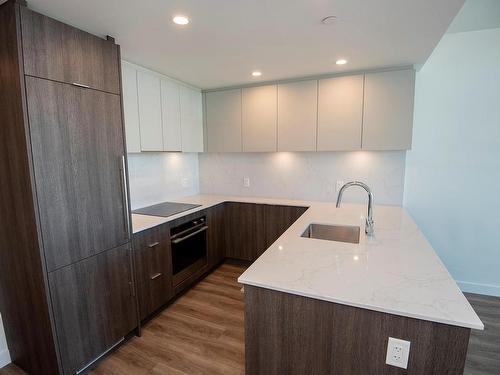 804-1100 Yates St, Victoria, BC - Indoor Photo Showing Kitchen With Upgraded Kitchen