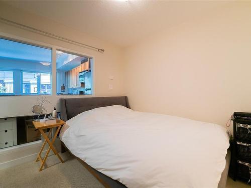 320-99 Chapel St, Nanaimo, BC - Indoor Photo Showing Bedroom