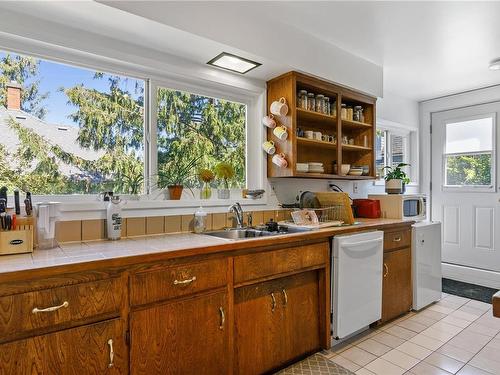 2217/2219 Vancouver St, Victoria, BC - Indoor Photo Showing Kitchen With Double Sink