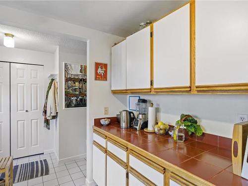 2217/2219 Vancouver St, Victoria, BC - Indoor Photo Showing Kitchen