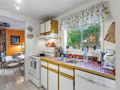 2217/2219 Vancouver St, Victoria, BC - Indoor Photo Showing Kitchen With Double Sink