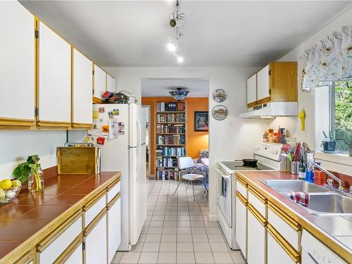 2217/2219 Vancouver St, Victoria, BC - Indoor Photo Showing Kitchen With Double Sink