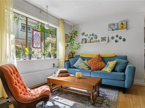 2217/2219 Vancouver St, Victoria, BC - Indoor Photo Showing Living Room