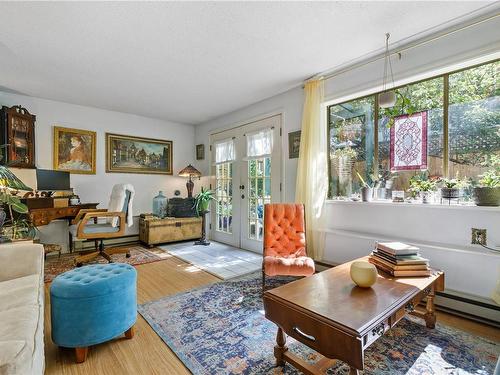 2217/2219 Vancouver St, Victoria, BC - Indoor Photo Showing Living Room