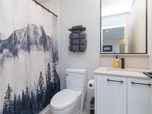 210-958 Pharoah Mews, Langford, BC - Indoor Photo Showing Bathroom