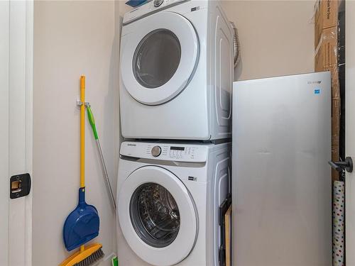 210-958 Pharoah Mews, Langford, BC - Indoor Photo Showing Laundry Room