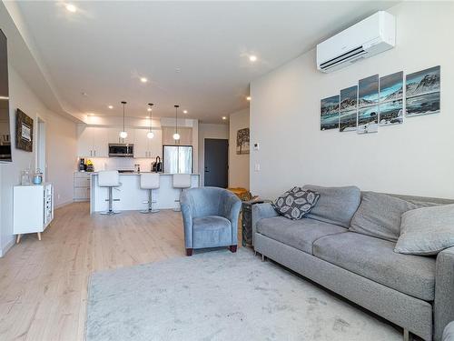 210-958 Pharoah Mews, Langford, BC - Indoor Photo Showing Living Room