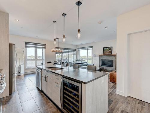 Cuisine - 403-130 Av. De La Belle-Dame, La Prairie, QC - Indoor Photo Showing Kitchen