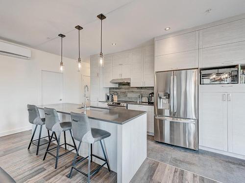 Cuisine - 403-130 Av. De La Belle-Dame, La Prairie, QC - Indoor Photo Showing Kitchen With Upgraded Kitchen