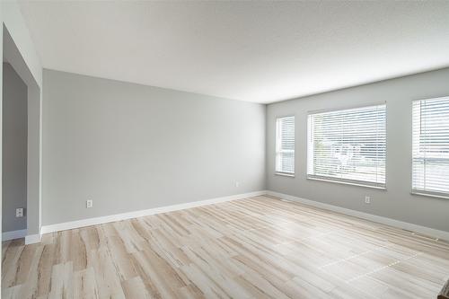 5830 Westwynd Drive, Falkland, BC - Indoor Photo Showing Other Room