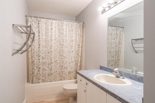 5830 Westwynd Drive, Falkland, BC - Indoor Photo Showing Bathroom