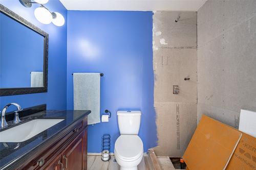 5830 Westwynd Drive, Falkland, BC - Indoor Photo Showing Bathroom