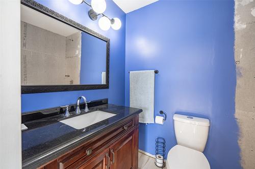 5830 Westwynd Drive, Falkland, BC - Indoor Photo Showing Bathroom