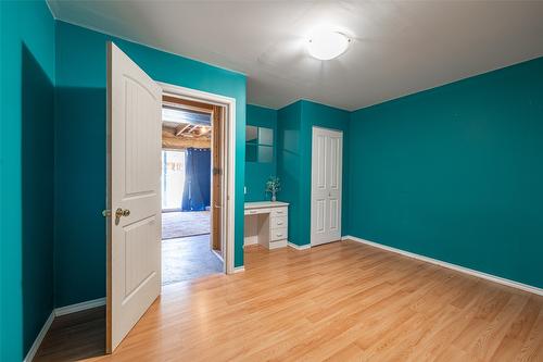 5830 Westwynd Drive, Falkland, BC - Indoor Photo Showing Other Room