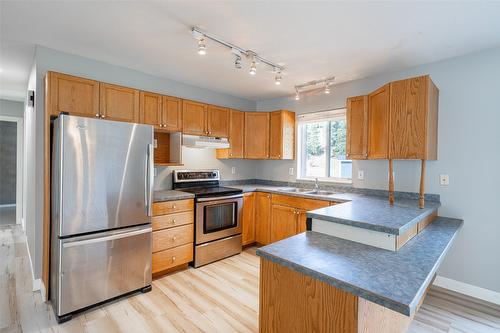 5830 Westwynd Drive, Falkland, BC - Indoor Photo Showing Kitchen With Double Sink