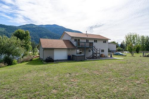 5830 Westwynd Drive, Falkland, BC - Outdoor