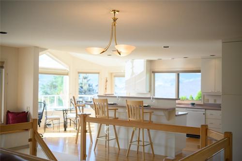 307 Sandpiper Court, Kelowna, BC - Indoor Photo Showing Dining Room