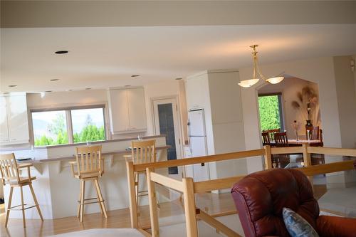 307 Sandpiper Court, Kelowna, BC - Indoor Photo Showing Dining Room