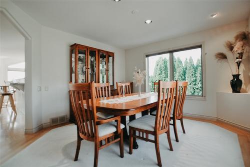 307 Sandpiper Court, Kelowna, BC - Indoor Photo Showing Dining Room